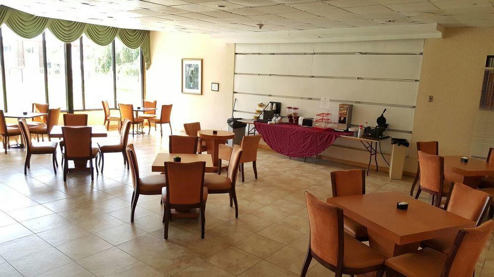 Red Carpet Inn & Suites Carneys Point/Wilmington Extérieur photo
