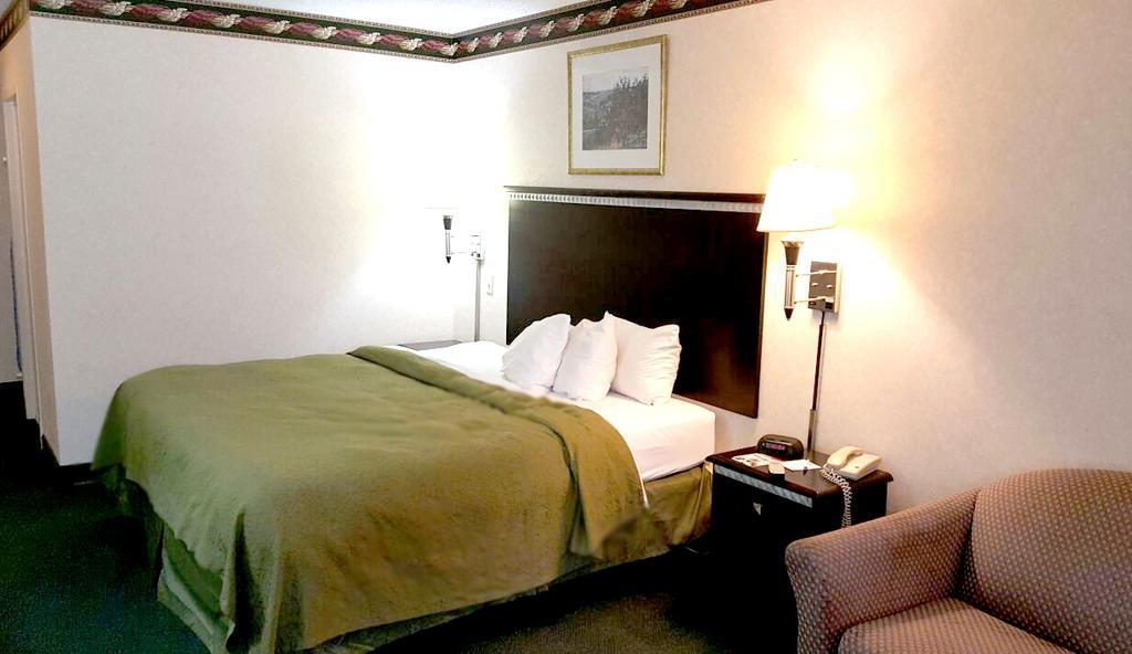 Red Carpet Inn & Suites Carneys Point/Wilmington Extérieur photo