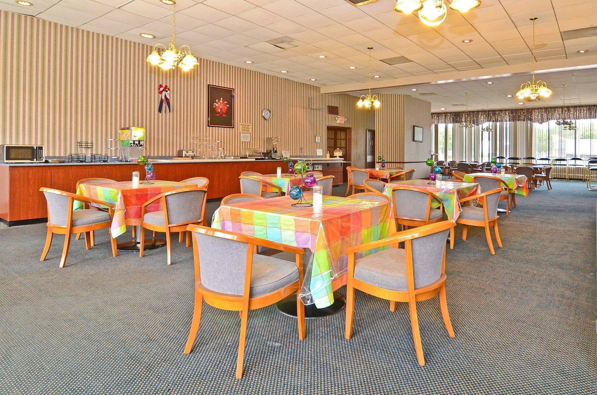 Red Carpet Inn & Suites Carneys Point/Wilmington Extérieur photo