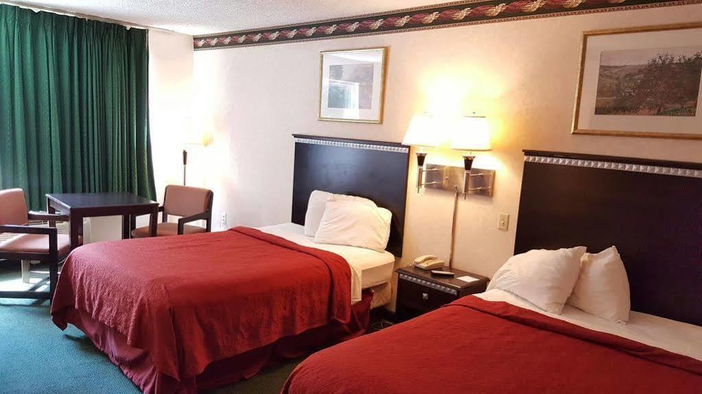 Red Carpet Inn & Suites Carneys Point/Wilmington Extérieur photo